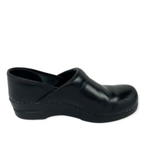 Sanita Original Danish Clogs Black Leather Size 39 or 8 Round Toe Slip On Shoes